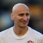 s a transferat in emiratele arabe unite dar spune ca nu pentru bani copiii mei nu vreau sa creasca in anglia 68f09c8950cfa