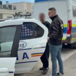 Scandal în Tomis Nord: un preot a distrus geamul unei mașini și a devenit recalcitrant în fața polițiștilor, fiind ulterior încătușat. 15 scandal in tomis nord un preot a spart geamul unei masini la vederea politistilor a devenit recalcitrant si a fost incatusat 690373965d09a