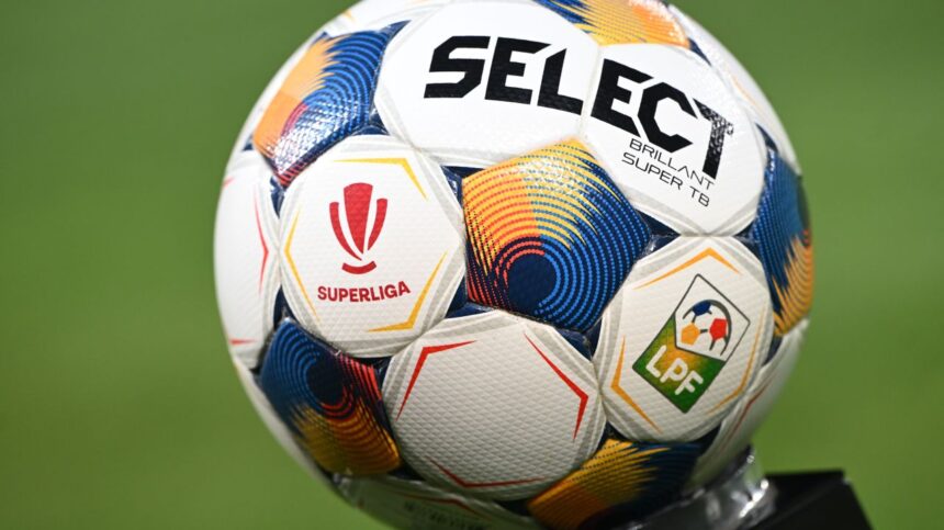 se pregateste un puci in superliga vestiarul fierbe si il contesta pe antrenor 68e6cafeb268a