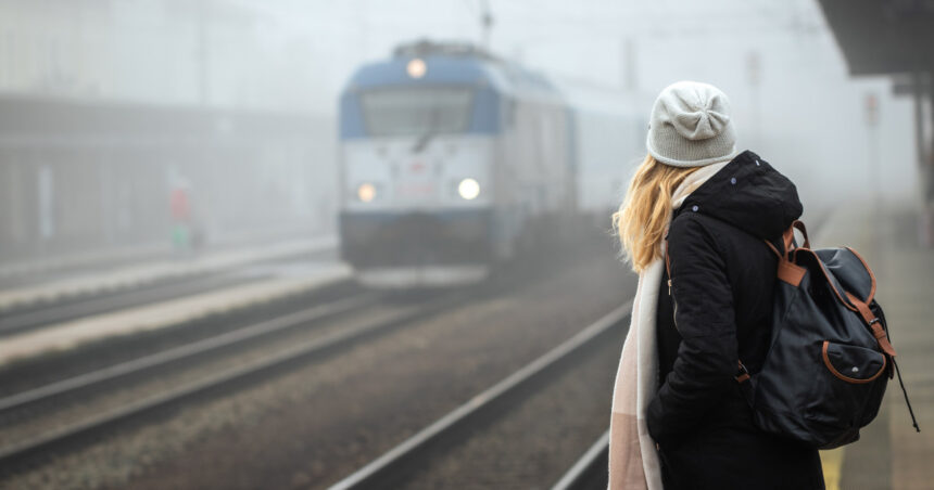 trecerea la ora de iarna 2025 in transportul feroviar cum vor circula trenurile de noapte in acest weekend 68fb0ced2237a