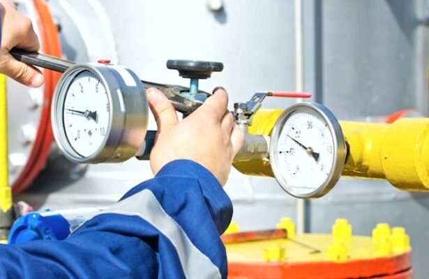 un autoturism a rupt o conducta de gaze in navodari zeci de persoane au fost evacuate 68ffc3a799c4b