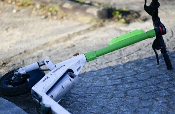 un barbat pe trotineta electrica a accidentat un copil de 6 ani in eforie nord 68f240730e386