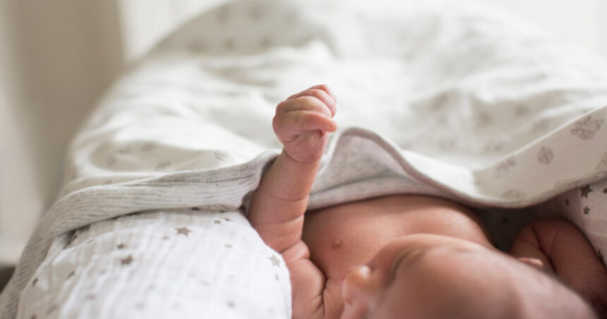 Un cuplu din Gorj a vândut un bebeluș de trei săptămâni pentru a-și cumpăra o mașină. Unde a fost găsit copilul? 1 un cuplu din gorj si a vandut bebelusul de trei saptamani ca sa si cumpere o masina unde a fost gasit copilul 6904d0935f5df