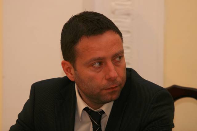 un fost consilier al lui radu mazare a inceput lucrarile pentru construirea unui nou bloc pe strada oborului 69033c44f1465