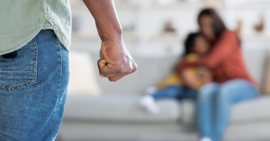 un roman si a transformat casa intr o inchisoare domestica pentru sotie si copii ani de teroare violente filmate si abuzuri 68fa138036b0f