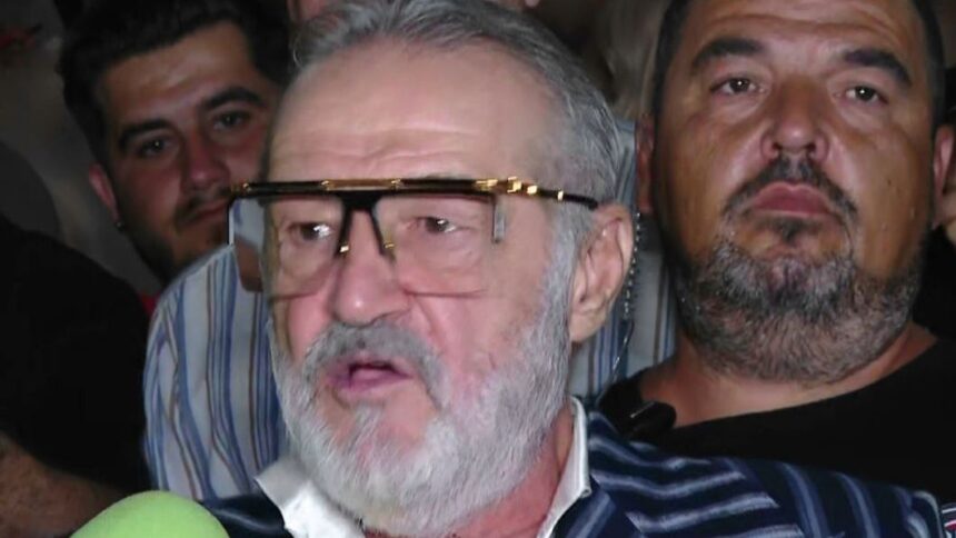 O propunere controversată pentru Becali: un fost stelist susține că marca ”Steaua” ar trebui scoasă la licitație, dar suma solicitată este exorbitantă. 1 una calda alta rece pentru becali un fost stelist crede ca marca steaua trebuie scoasa la licitatie dar suma propusa e imensa 68fc8bc117461