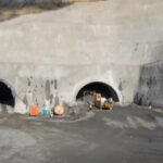 A început dinamitarea primului tunel în munte de pe Valea Oltului, cel mai dificil tronson al Autostrăzii Sibiu–Pitești. 11 video a inceput dinamitarea primului tunel in munte de pe valea oltului cel mai dificil tronson al autostrazii sibiu pitesti 68ff87f8b5c50