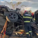 Accident cu doi morţi în judeţul Iaşi: un BMW s-a ciocnit cu un TIR după ce şoferul autoturismului a depăşit pe linie continuă. 2 video accident cu doi morti in judetul iasi un bmw s a ciocnit cu un tir dupa ce soferul autoturismului a depasit pe linie continua 6900e9cba73e9