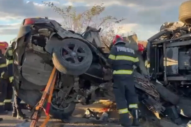 video accident cu doi morti in judetul iasi un bmw s a ciocnit cu un tir dupa ce soferul autoturismului a depasit pe linie continua 6900e9cba73e9
