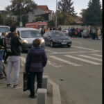 video accident mortal in bucuresti o femeie si copilul ei aflat in carucior au fost loviti de o masina pe trecerea de pietoni mama a murit 68ed1c471251a