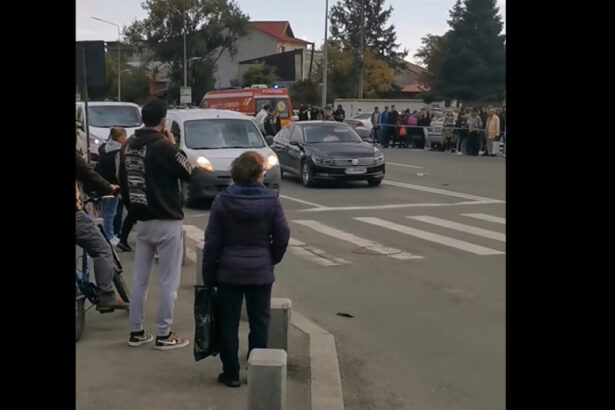 video accident mortal in bucuresti o femeie si copilul ei aflat in carucior au fost loviti de o masina pe trecerea de pietoni mama a murit 68ed1c471251a