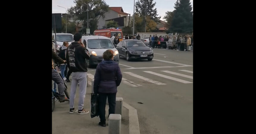 video accident mortal in bucuresti o femeie si copilul ei aflat in carucior au fost loviti de o masina pe trecerea de pietoni mama a murit 68ed1c471251a