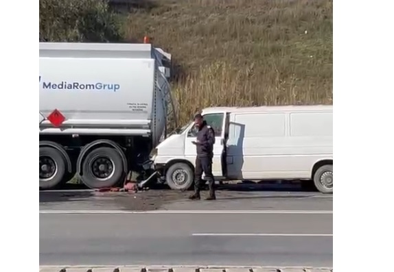 Accident rutier MORTAL în zona Midia: implicate o dubă și o autocisternă 1 video accident rutier mortal in zona midia implicate o duba si o autocisterna 6901f32b1d303