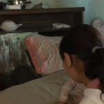 „Ca un coteț de porci”. Familii în camere mici, întunecoase și fără baie. România, în topul țărilor UE cu cele mai dificile condiții de trai. 2 video ca un cotet de porci familii in camere mici intunecoase si fara baie romania in topul tarilor ue unde se traieste cel mai greu 690242bc84372