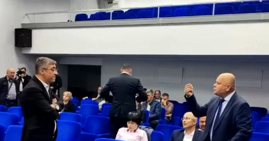 video cearta intre doi lideri psd pnl din braila zat sa i spui lui ma ta mai porcule ce eu sunt pisica mi a spus sa mi iau pastilele 68dd08b2e924e