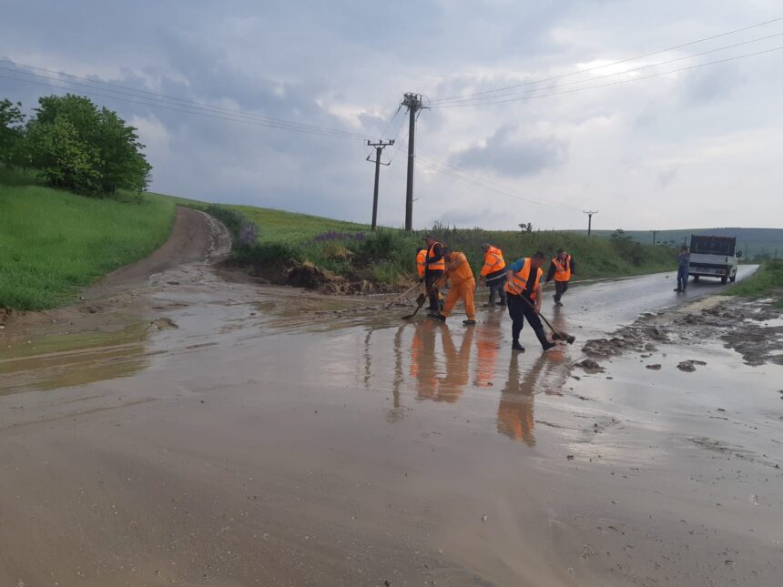 video cod rosu de ploi situatia drumurilor din judetul constanta vezi unde sunt probleme 68e622c035b2b