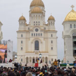 Cozi impresionante la Catedrala Națională: 20.000 de oameni au vizitat lăcașul de cult ortodox. Până vineri se intră în Altar. 5 video cozi impresionante la catedrala nationala 20 000 de oameni au vizitat lacasul de cult ortodox pana vineri se intra in altar 68ff8e13b9a83