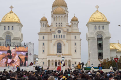 video cozi impresionante la catedrala nationala 20 000 de oameni au vizitat lacasul de cult ortodox pana vineri se intra in altar 68ff8e13b9a83