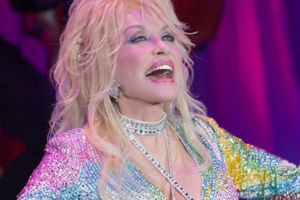 video dolly parton isi linisteste fanii dupa ce sora ei le a cerut sa se roage pentru sanatatea artistei inca n am murit 68e7348e21781