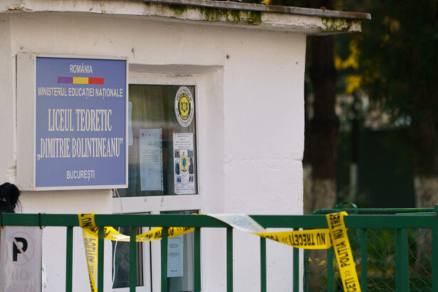 video elevii liceului afectat de explozie vor face ore online ministrul daniel david speram sa reabilitam cladirea in doua saptamani 68f25ba2b9fef