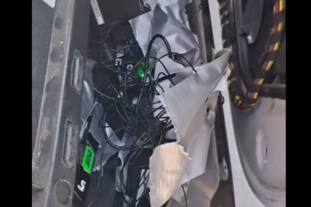 video europol 2 politisti riscau sa arda in masina din cauza unui sistem audio video folosit sa culeaga date despre fapte de coruptie 68ee602e2c25a