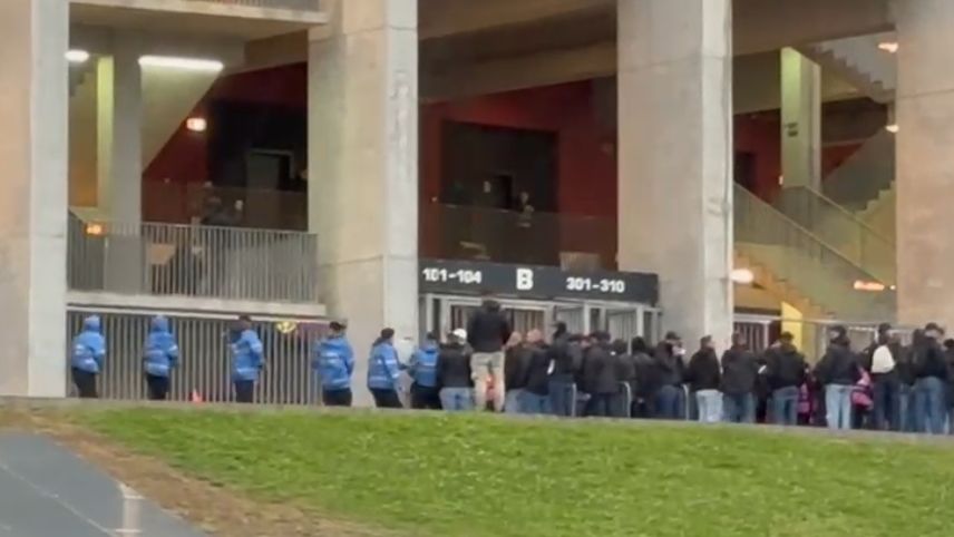 video exclusiv arde arena nationala materiale pirotehnice gasite asupra fanilor elvetieni inainte de fcsb young boys au ven 68dea61899ce3