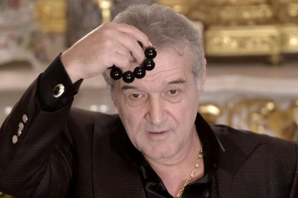 video gigi becali gest extrem pe strada a aruncat noul testament primit de la un credincios 68f25781736c1