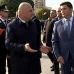 Ilie Bolojan a fost huiduit și numit „trădător” în timpul evenimentelor de Ziua Armatei. Reacția premierului. 5 video ilie bolojan a fost huiduit si numit tradator in timpul evenimentelor de ziua armatei reactia premierului 68fcd5f937ad2