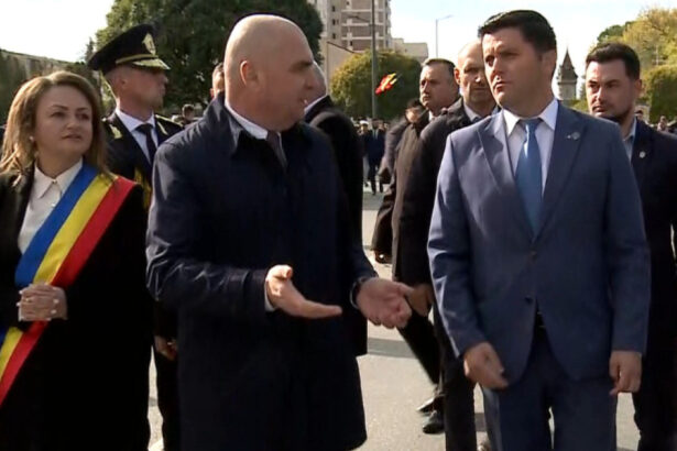 video ilie bolojan a fost huiduit si numit tradator in timpul evenimentelor de ziua armatei reactia premierului 68fcd5f937ad2