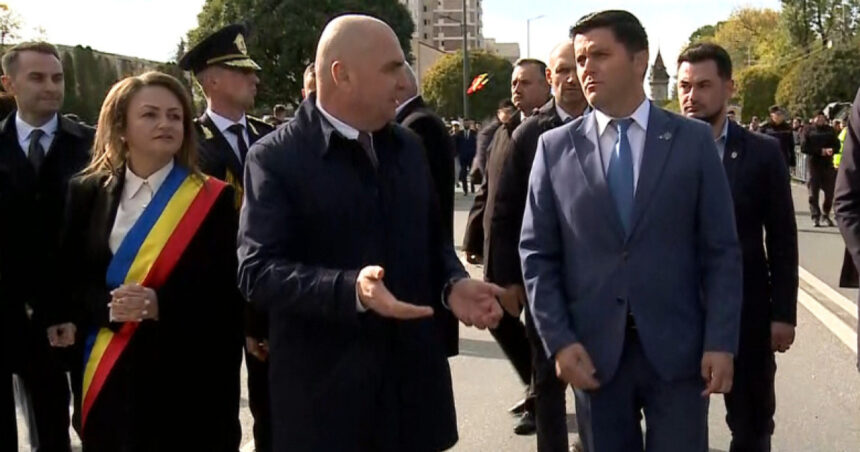 Ilie Bolojan a fost huiduit și numit „trădător” în timpul evenimentelor de Ziua Armatei. Reacția premierului. 1 video ilie bolojan a fost huiduit si numit tradator in timpul evenimentelor de ziua armatei reactia premierului 68fcd5f937ad2