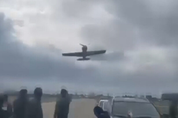video imaginile unei tragedii evitate la limita un avion a aterizat de urgenta pe iarba la baza aeriana aurel vlaicu boboc in buzau 68f5edad55c04
