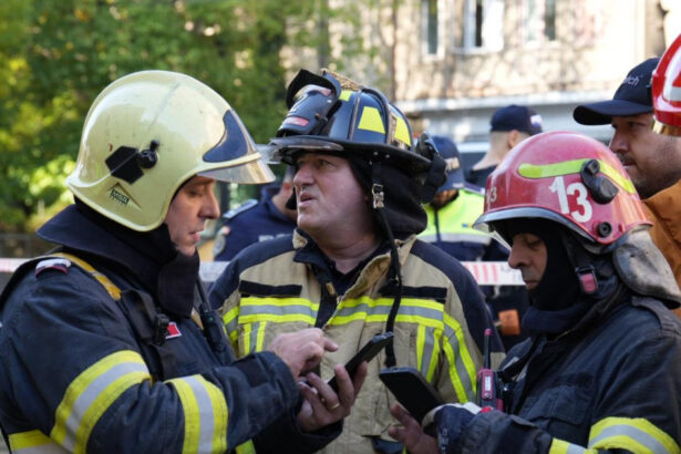 video inregistrare socanta la cateva minute dupa explozia din rahova ce ii spune angajatul distrigaz unuia dintre pompieri 68f33cb2c2f46