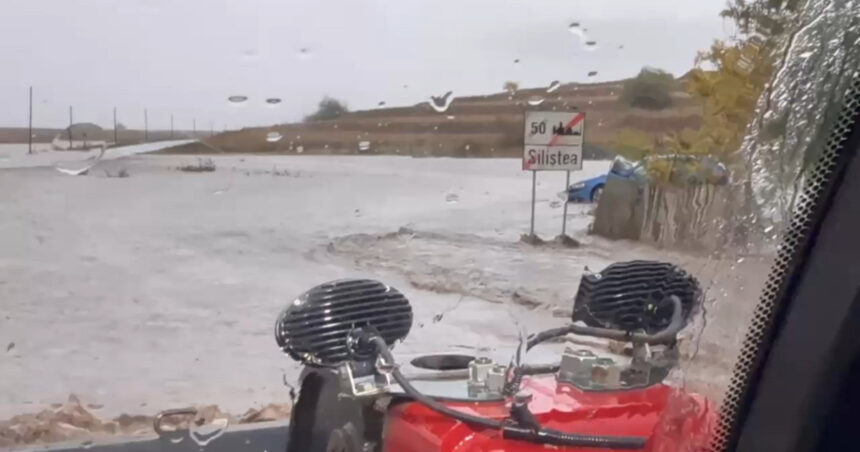 video localitatea silistea complet izolata de ape drumuri si case inundate autoritatile analizeaza evacuarea localnicilor 68e633e53c91a