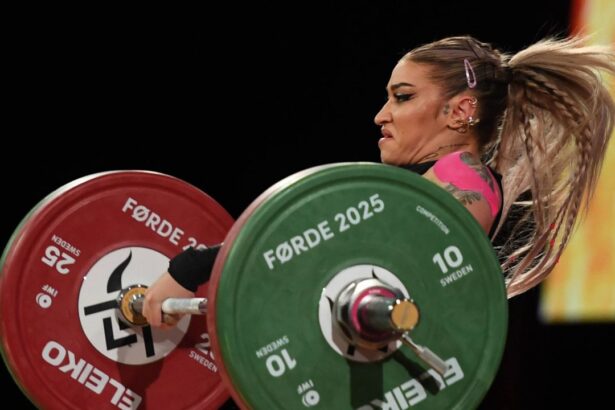 video mihaela cambei sportiva anului 2025 in romania cum a raspuns tripla medaliata de la mondialul de haltere 68e6aedf12a4e