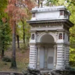 Monumente din București, lăsate de izbeliște și distruse: „Cei mari nici nu se opresc din mașinile luxoase să privească” 3 video monumente din bucuresti lasate de izbeliste si distruse cei mari nici nu se opresc din masinile luxoase sa priveasca 6900e329d992e