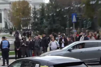 video nicusor dan a fost huiduit la iasi in fata teatrului national cum a reactionat presedintele 68fb92342146b