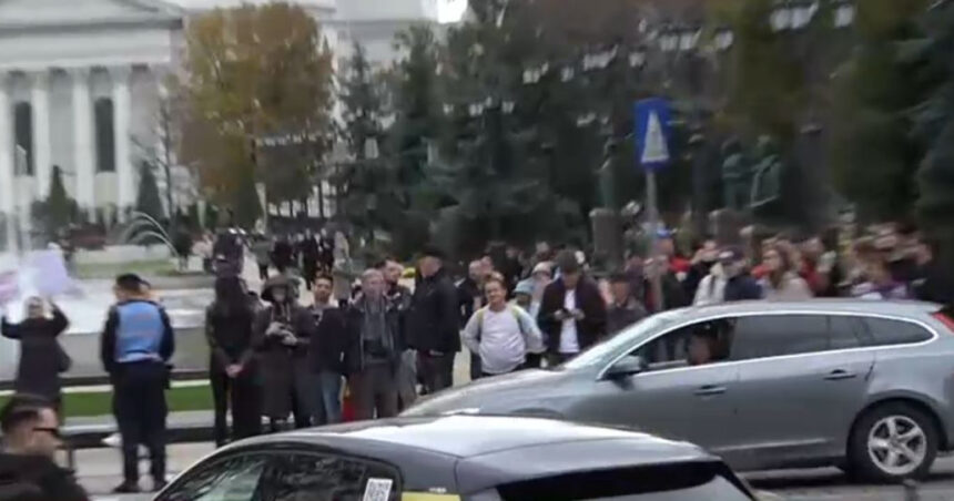 video nicusor dan a fost huiduit la iasi in fata teatrului national cum a reactionat presedintele 68fb92342146b
