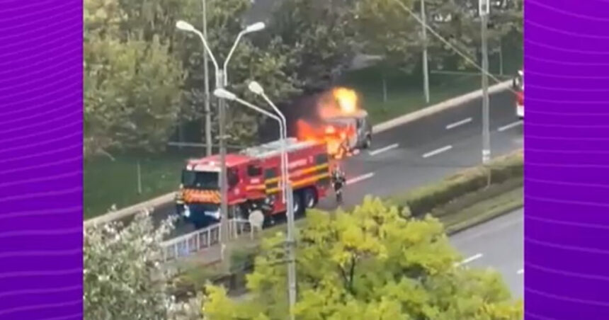 video o masina a fost cuprinsa de flacari pe un bulevard din centrul bucurestiului traficul in zona ingreunat 68e37147bb893