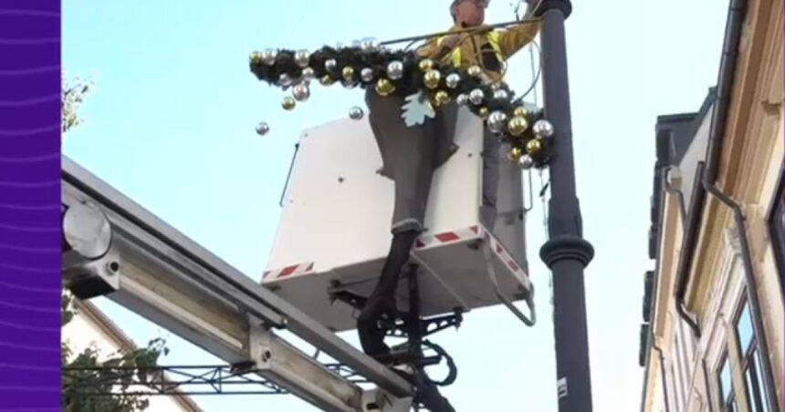 video oltenii se pregatesc pentru sarbatorile de iarna in craiova se pun deja instalatii de iluminat si globulete pentru targul de craciun 68dcfcecdfeef