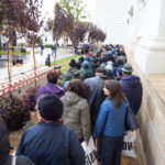 video pelerinaj la iasi zeci de mii de credinciosi stau la rand si 10 ore pentru a se inchina la moastele sfintei parascheva 68ea67fee7fe7