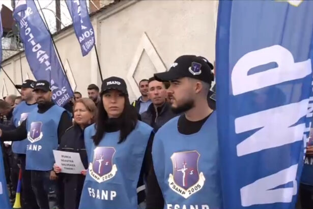 video peste 200 de politisti protesteaza la craiova fata de inchiderea penitenciarului de minori si tineri 68e777b73ff32