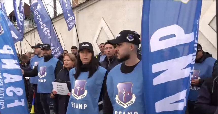 video peste 200 de politisti protesteaza la craiova fata de inchiderea penitenciarului de minori si tineri 68e777b73ff32