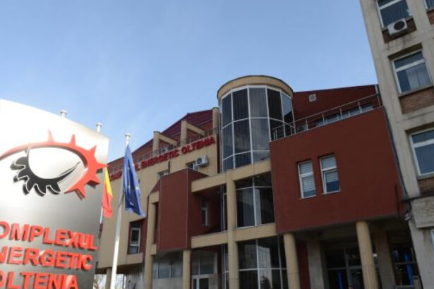 video protest la complexul energetic oltenia oamenii se tem ca si ar putea pierde locurile de munca la sfarsitul acestui an 68e39f41dc27a