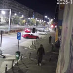 Sediul central al AUR din Capitală a fost vandalizat, momentul fiind surprins pe camerele de supraveghere. Polițiștii efectuează cercetări. 5 video sediul central al aur din capitala a fost vandalizat momentul surprins pe camerele de supraveghere politistii fac cercetari 6904c717d3b26