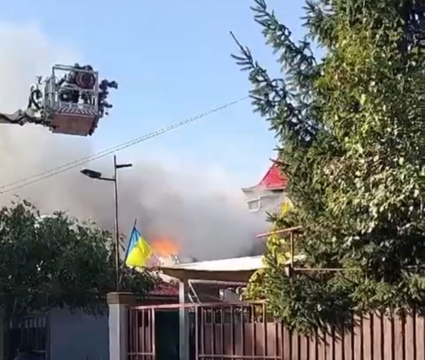 video update un barbat a ajuns la spital incendiu la o locuinta din eforie nord flacarile s au extins si la alte locuinte 68f4b165485a7
