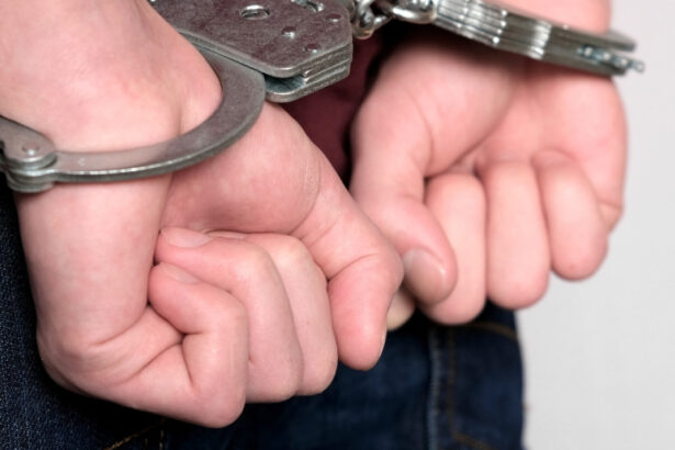 video urmarire spectaculoasa pe strazile capitalei imagini cu momentul arestarii unor tineri care au vrut sa fure de pe un santier 68e9162dba21e