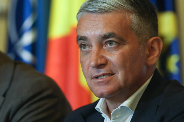 vlad oprea isi reia functia de primar al orasului sinaia liberalul a fost in arest fiind anchetat pentru fapte de coruptie 68f38d694453e