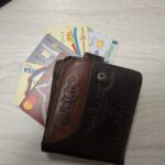 a furat un portofel si a folosit cardurile printr un ospatar in costinesti 691fc94e6dcfe