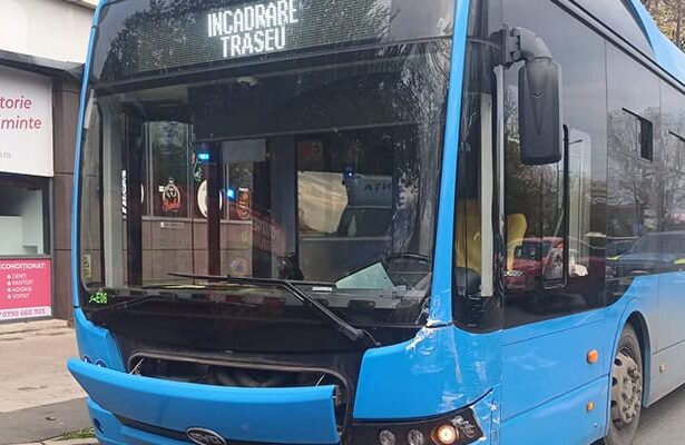 accident intre un autoturism si un autobuz in zona tomis 3 din constanta doua femei au ajuns la spital 691475aa359b2