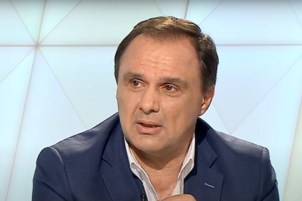 basarab panduru nemilos cu jucatorul intrat in dizgratiile lui gigi becali a dat vreo doua peste tribuna 690725b28692e